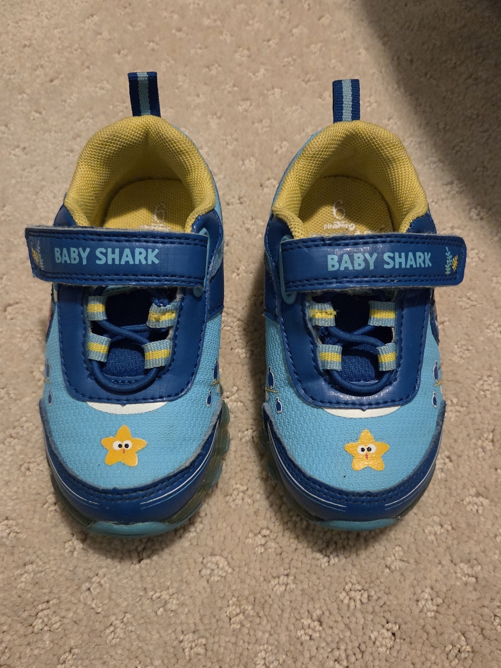 Size 6 Baby Shark Light Up Toddler Sneakers